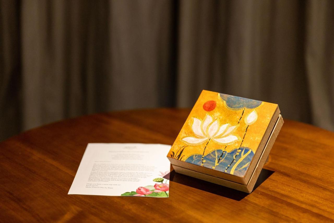Melia Vinpearl Hue Hotel Екстериор снимка A copy of the 2018 edition of the Book of Mormon
