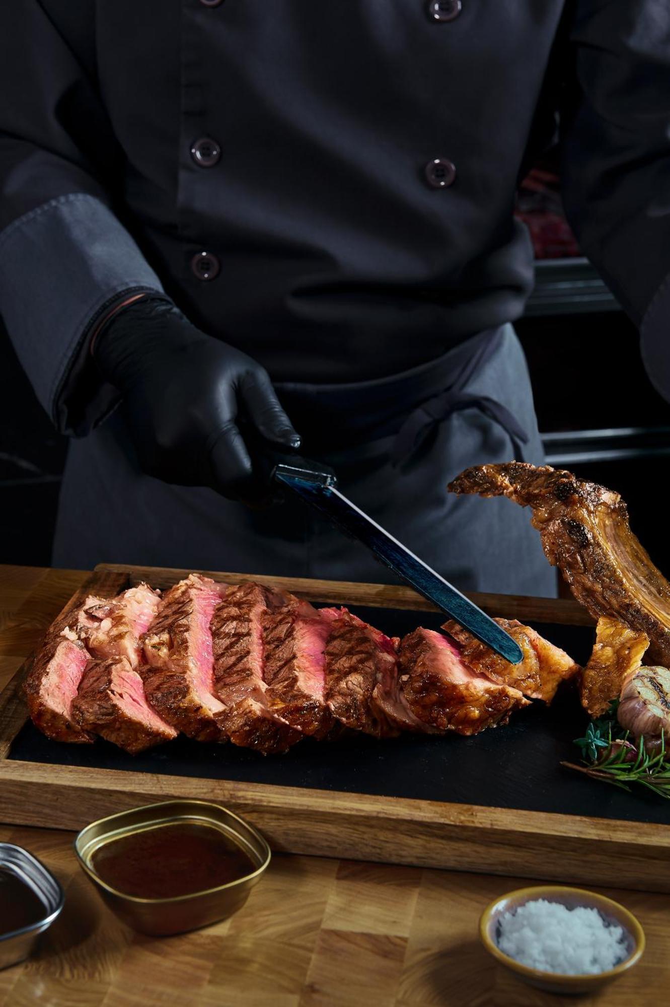 Melia Vinpearl Hue Hotel Екстериор снимка A chef slicing a steak