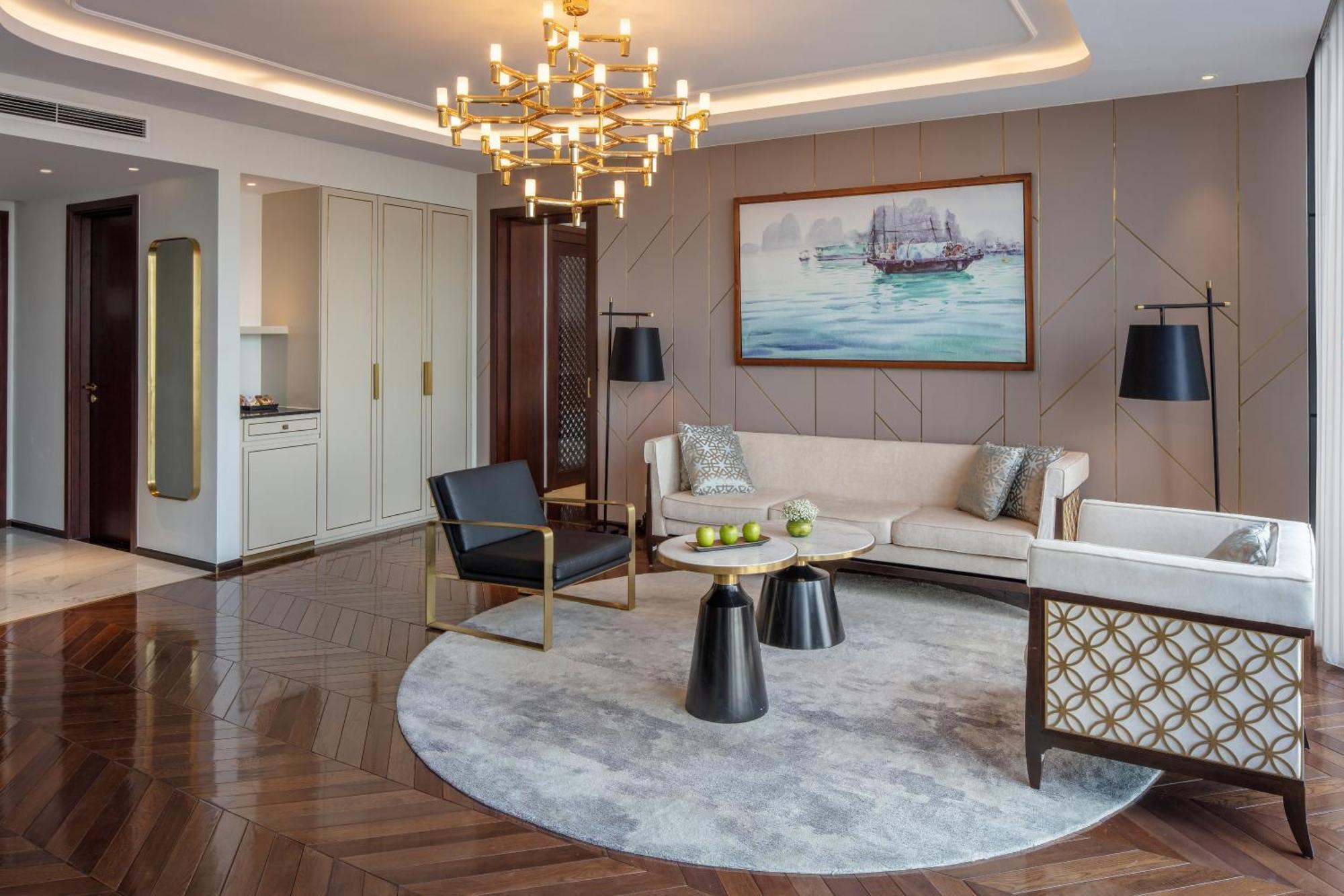 Melia Vinpearl Hue Hotel Стая снимка A living room in a suite at the Ritz-Carlton, DIFC