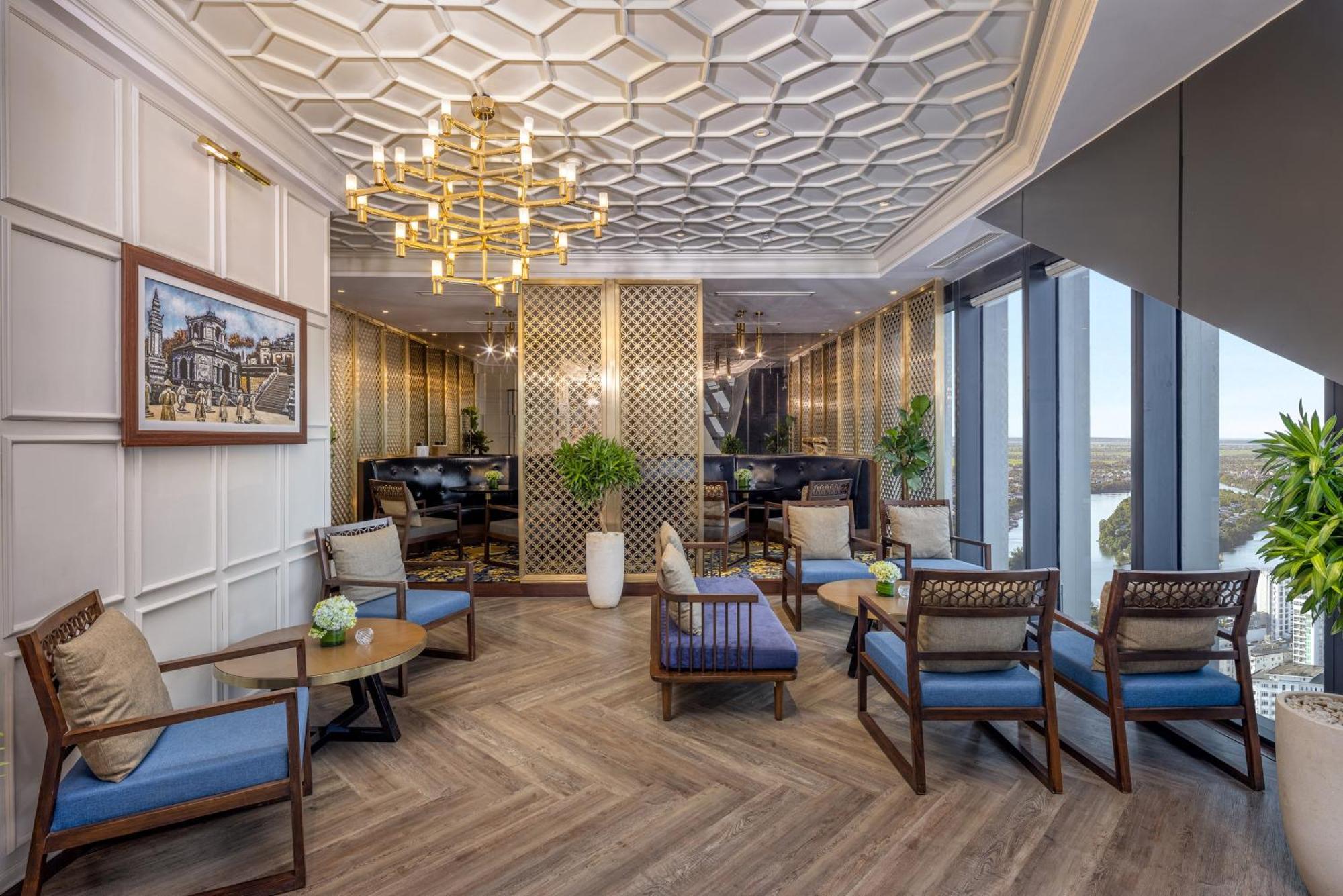 Melia Vinpearl Hue Hotel Екстериор снимка The Club at The Royal