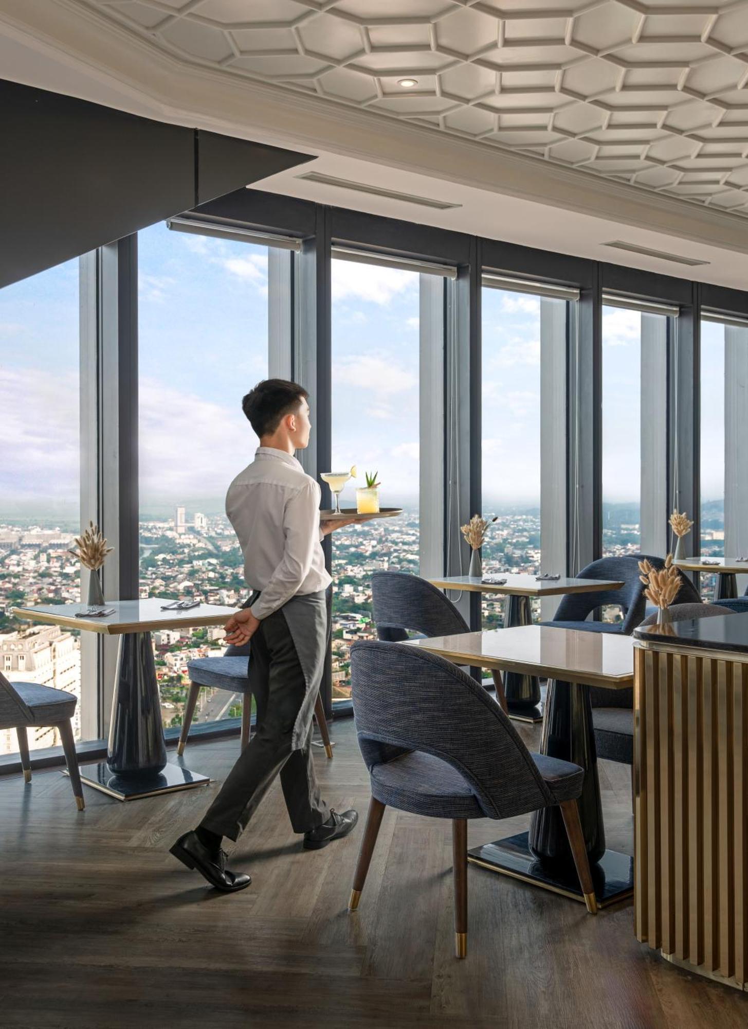 Melia Vinpearl Hue Hotel Екстериор снимка The 360° Sky Lounge